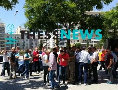 Θεσσαλονίκη: Συγκέντρωση διαμαρτυρίας κτηνοτρόφων έξω από το ΥΜΑΘ για τη συρρίκνωση στον κλάδο (φωτό, βίντεο)